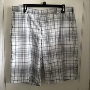 Mens Nike Golf shorts in excellent condition! Smoke free home!